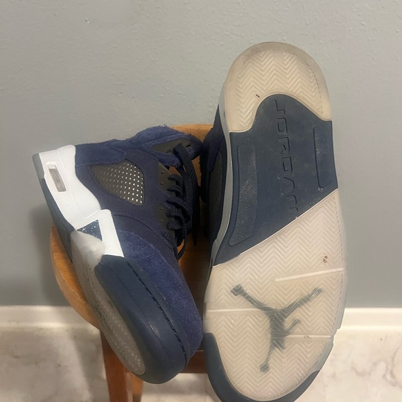 Jordan Navy and White Athletic Shoes Retro 5 SE Midnight Georgetown - Picture 5 of 9